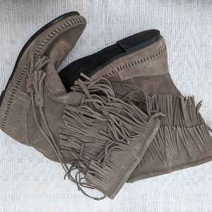 Minnetonka fringe boot
